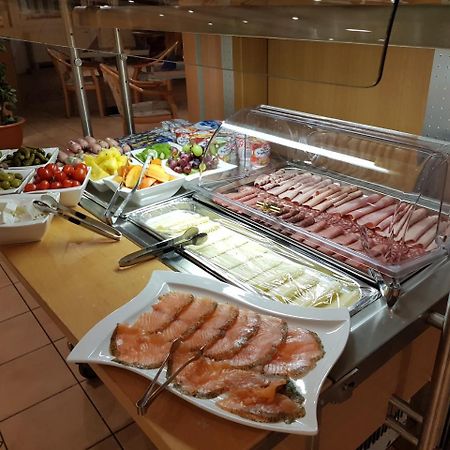 Hotel Habana Аален Екстериор снимка