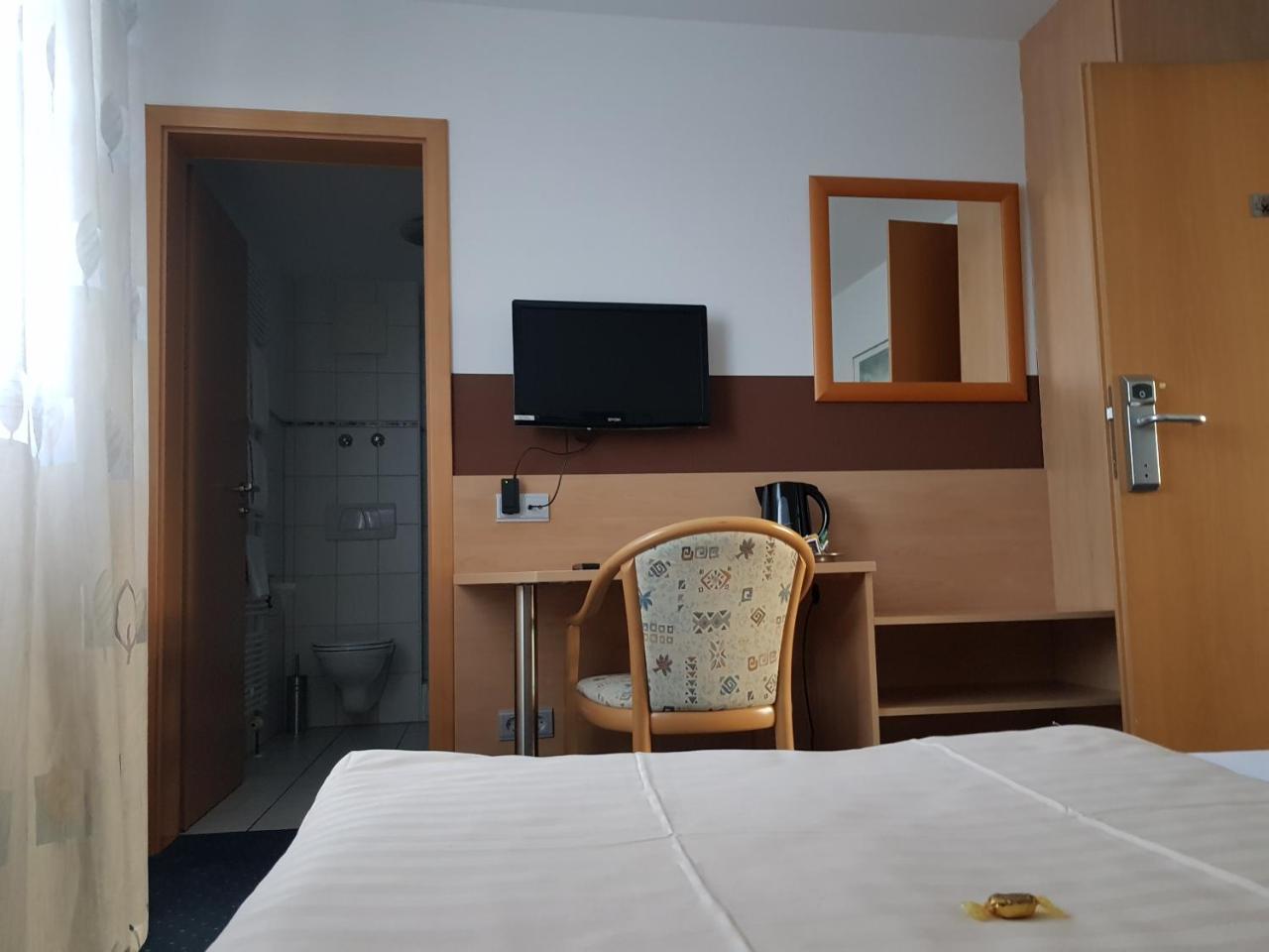 Hotel Habana Аален Екстериор снимка