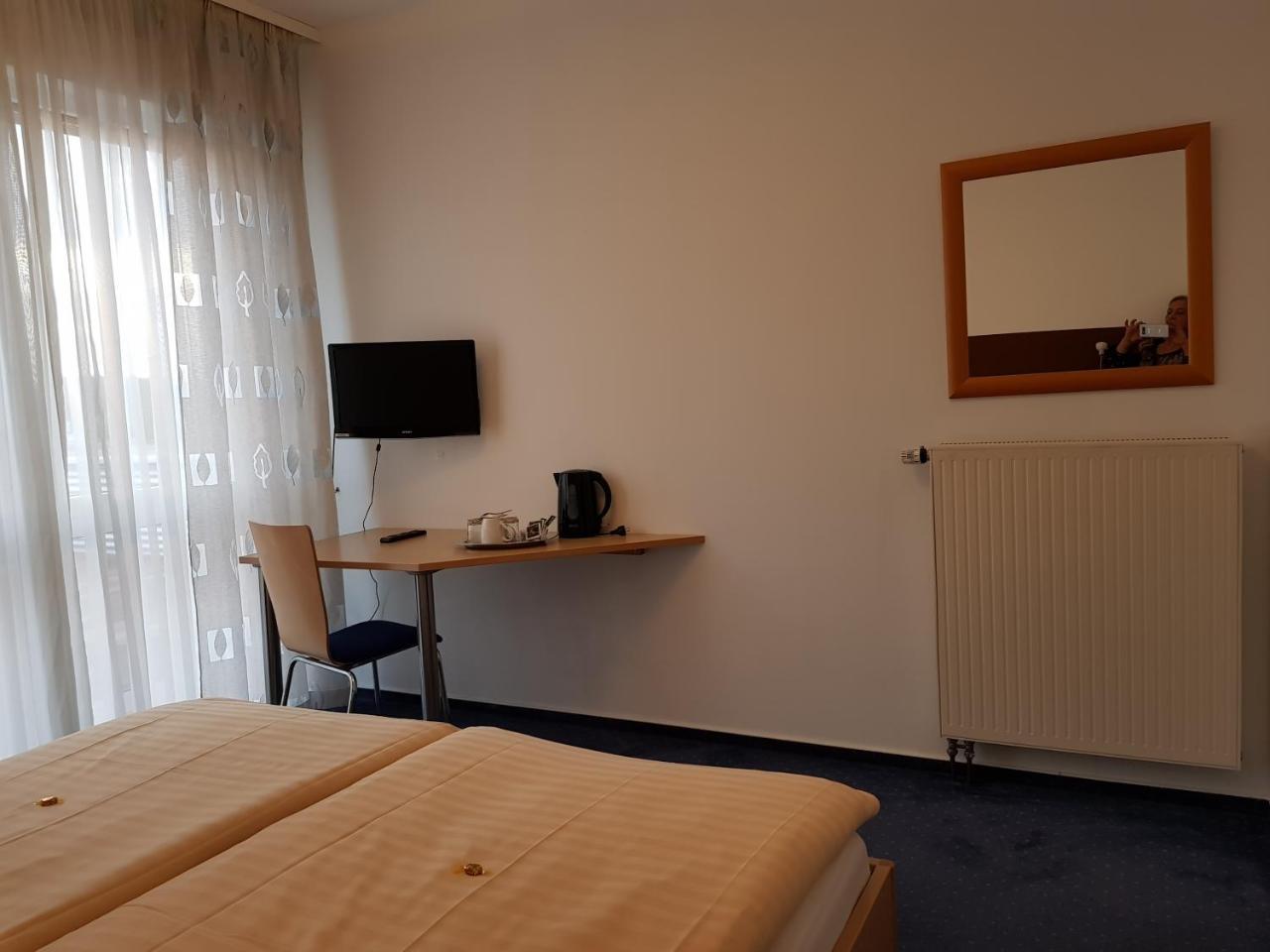 Hotel Habana Аален Екстериор снимка