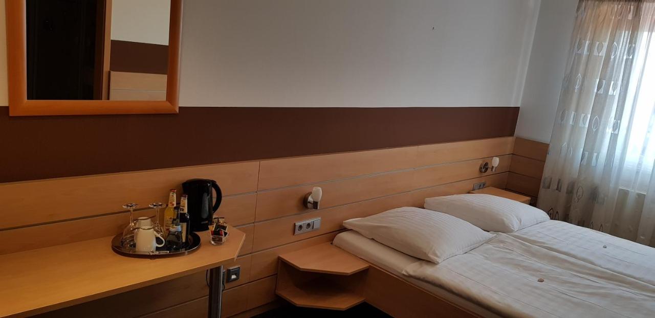 Hotel Habana Аален Екстериор снимка