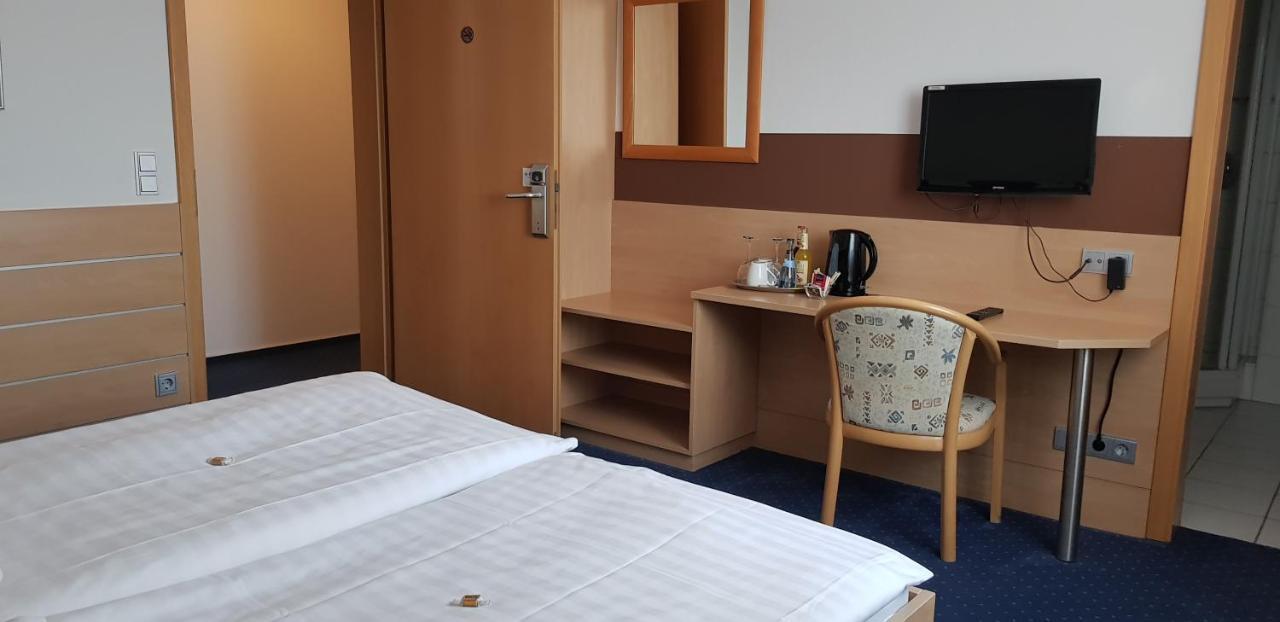 Hotel Habana Аален Екстериор снимка