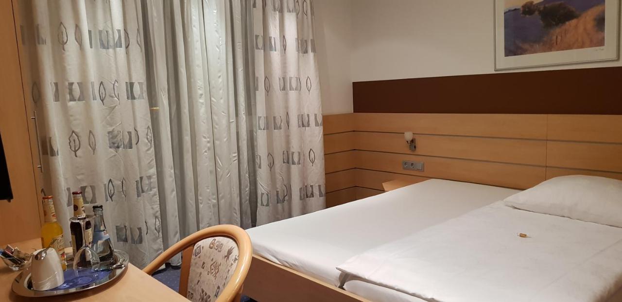 Hotel Habana Аален Екстериор снимка